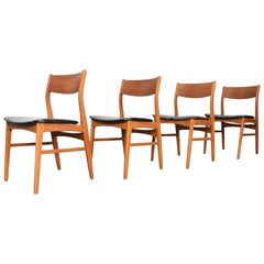 Juego de cuatro sillas de comedor de teca y haya