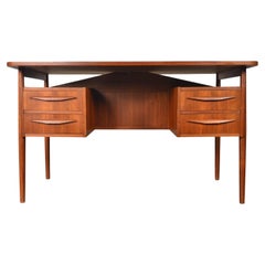 Scrivania danese moderna a quattro cassetti di metà secolo in teak