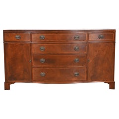 Baker Furniture Georgianische Sideboard-Anrichte aus geflammtem Mahagoni mit Serpentinenfront