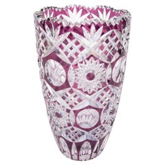 Vaso di cristallo tagliato degli anni '70 con dettagli geometrici e colore viola