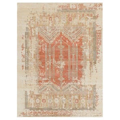 Rug & Kilim's Oushak Style Rug in Cream and Salmon Tones with Geometric Patterns (Tapis de style Oushak dans les tons crème et saumon avec des motifs géométriques)
