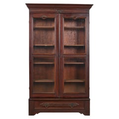 Armario librería estilo Herter Brothers Antiguo Eastlake Victoriano de nogal tallado