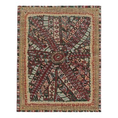 Rug & Kilim's Suzani Style Rug with Red, Green and Blue Geometric Patterns (tapis de style Suzani avec motifs géométriques rouges, verts et bleus)