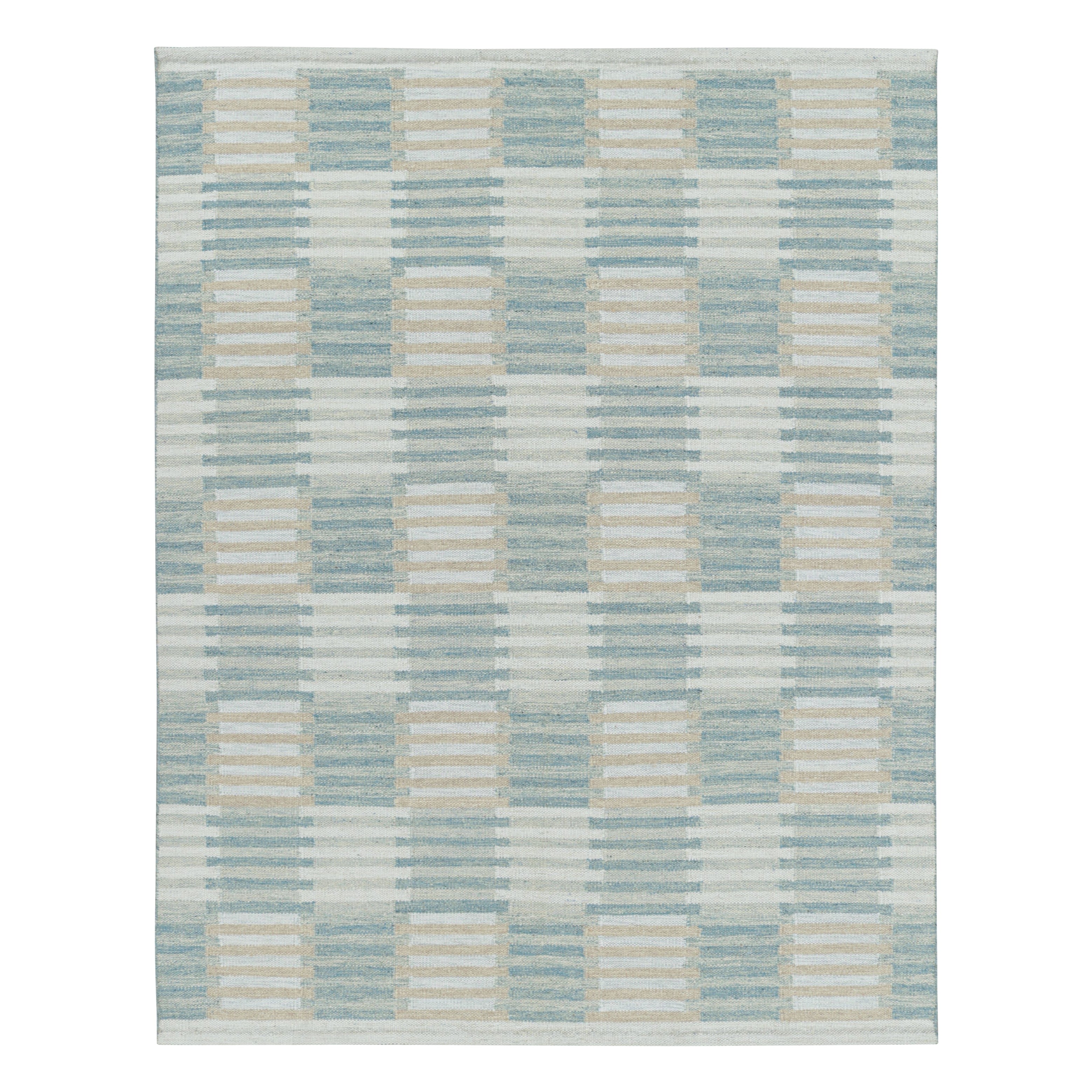 Rug & Kilim's Teppich im skandinavischen Stil in Hellblau mit geometrischem Muster