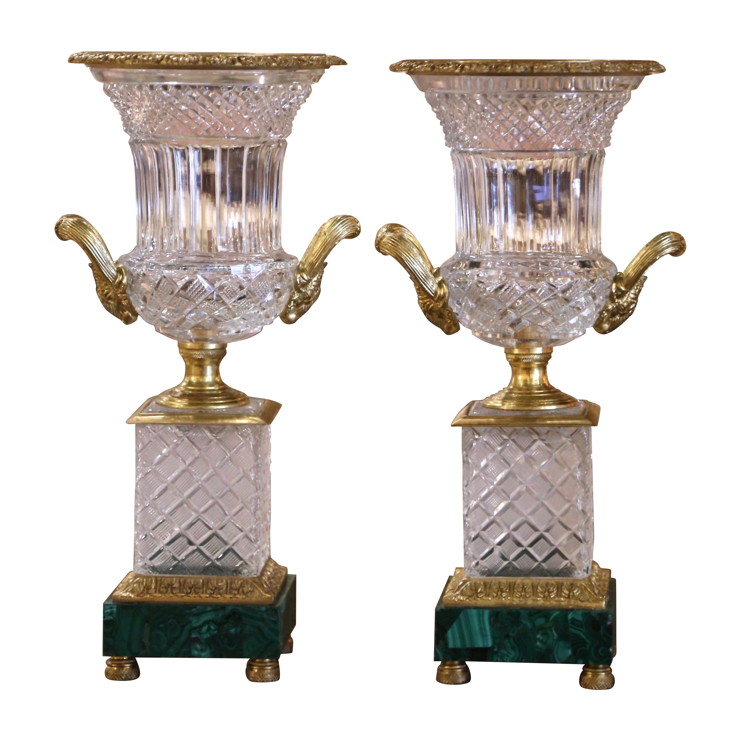 Pareja de Urnas Francesas de Cristal Tallado y Bronce Dorado Estilo Baccarat sobre Bases de Malaquita