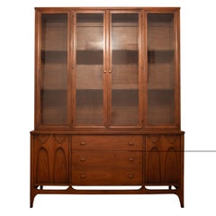 Broyhill Brasilia Model 6140-62/63 Breakfront Buffet/Hutch Walnut China Cabinet