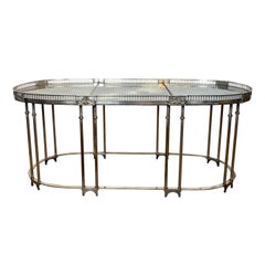 Table basse de style néoclassique en métal argenté avec plateau en miroir antique