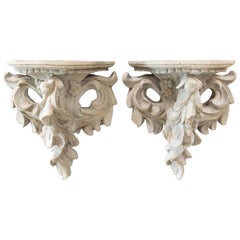 Paire de supports muraux de jardin néoclassiques français en pierre moulée en forme d'étagères et de corbeaux