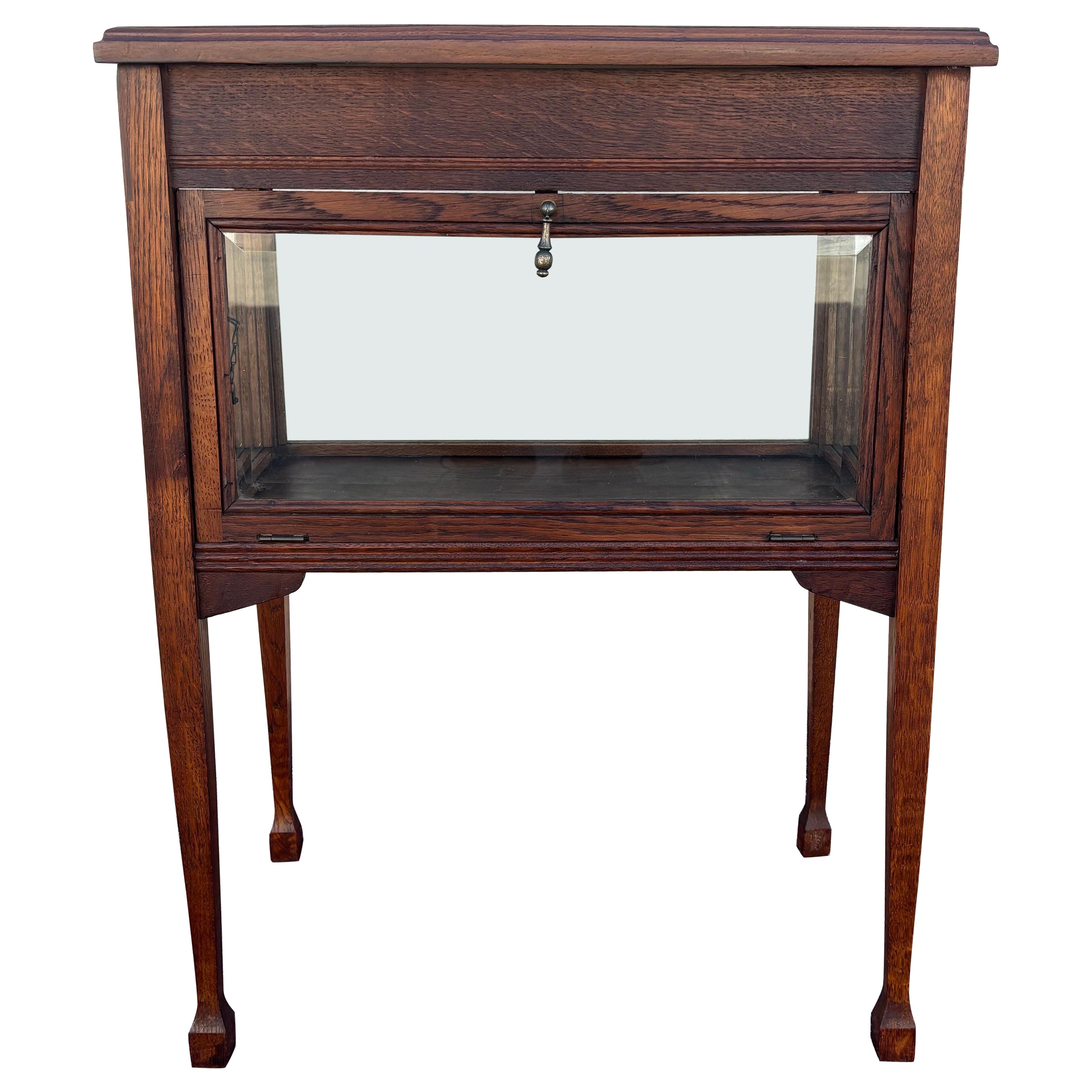 Armoire à thé Art Nouveau en chêne tigré américain des années 1900, signée, années 1900 en vente
