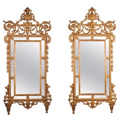 Ein Paar italienischer neoklassischer Spiegel aus Giltwood