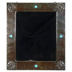 Espejo de cobre batido Arts and Crafts vendido por Liberty's