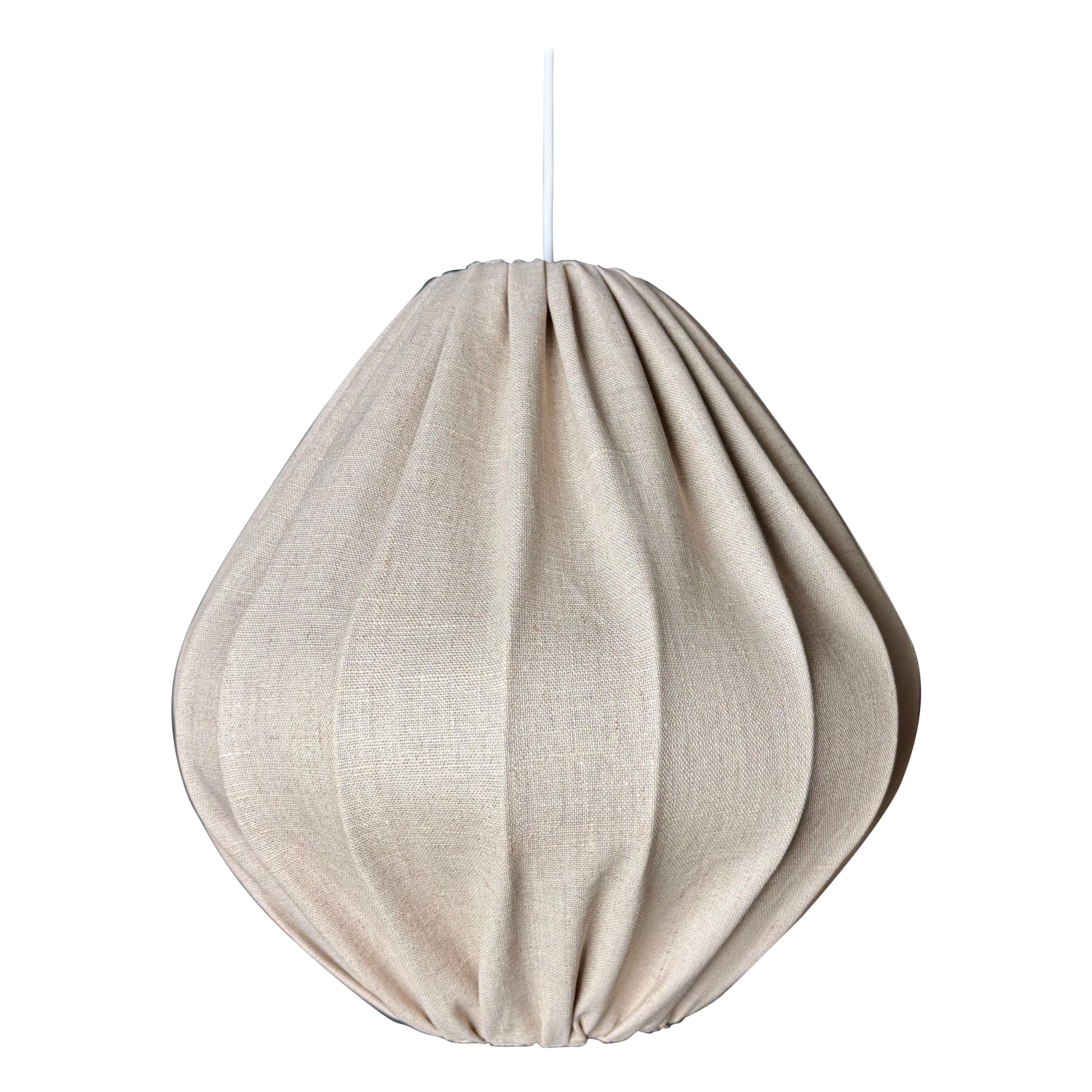Großer schwedischer Cocoon-Textil-Anhänger im Vintage-Stil, sandfarben, 1970er Jahre im Angebot