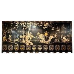Grand écran chinois à 12 panneaux décoré de dorures