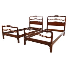 Kindel Furniture - Letti gemelli in mogano intagliato a Chippendale, coppia
