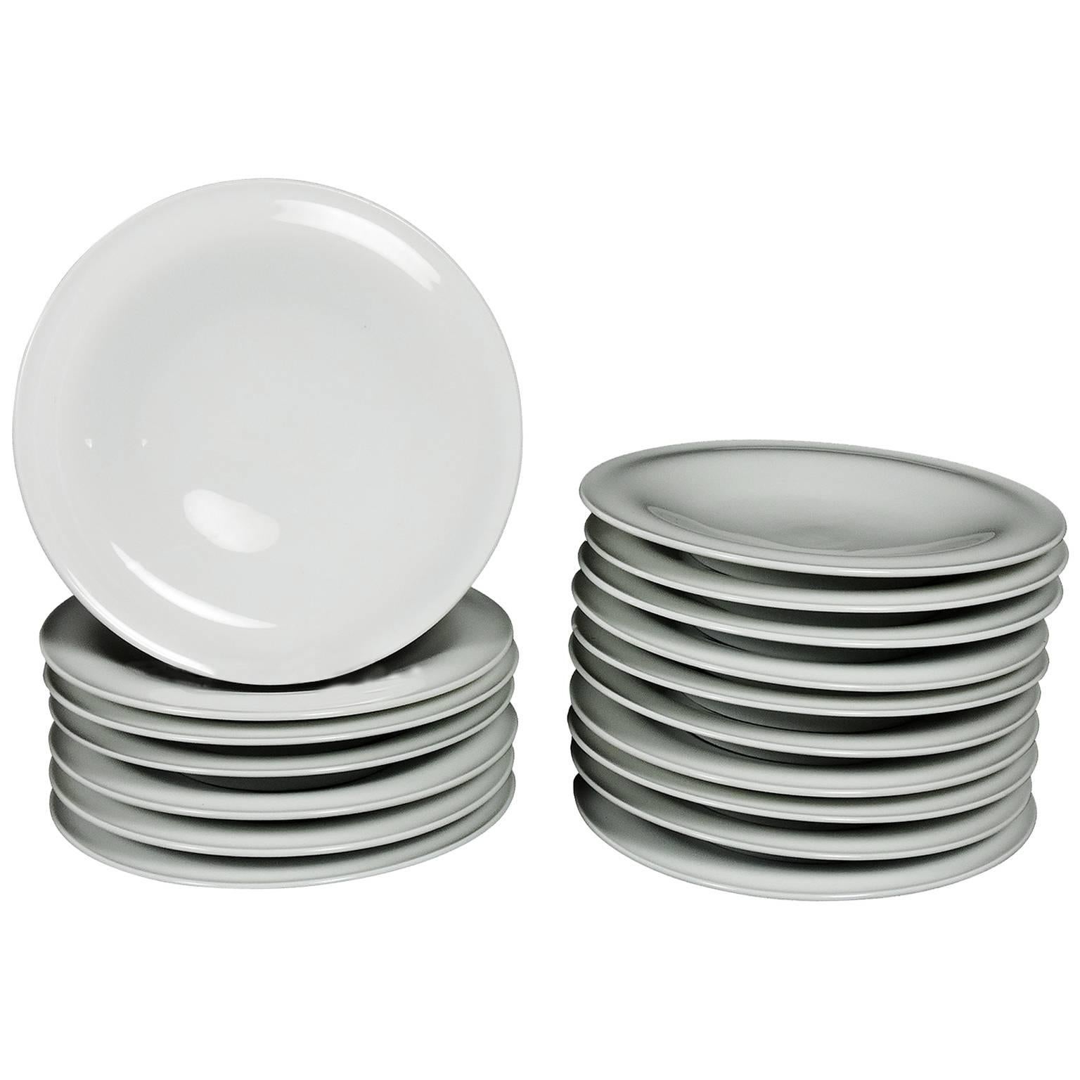 Seventeen Mid-Century Modern Russel Wright Yamato Porcelain Lunch Plates