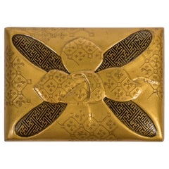 Japanese Kobako box in the form of a furoshiki present in gold and black lacquer