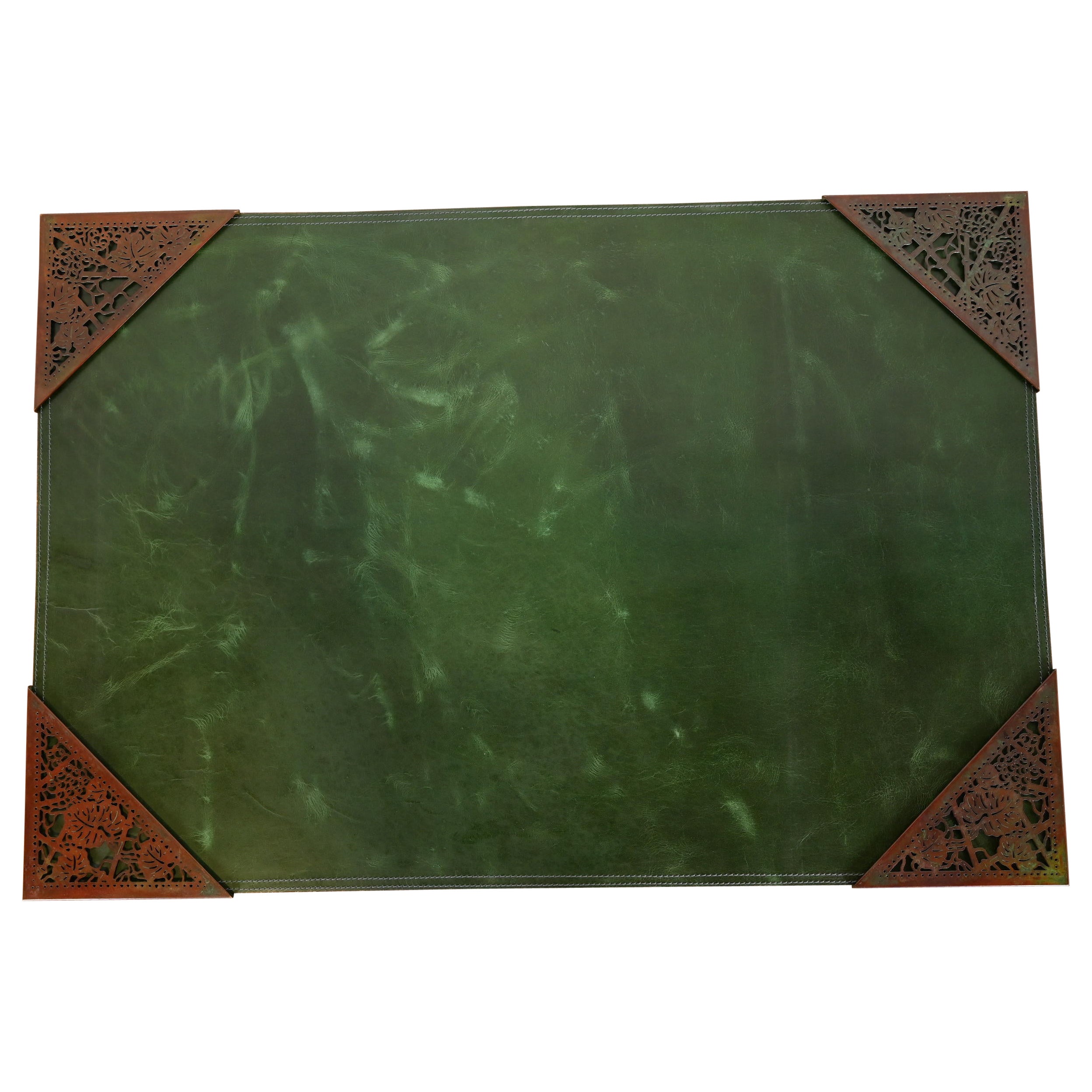 Tiffany Studios New York Bronze Grapevine Coin de buvard avec buvard de bureau