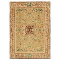 Rug & Kilim - Tappeto in stile europeo in oro con motivi floreali e medaglione