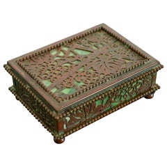 Tiffany Studios New York Traubenmuster Bronze und Schachtel aus Bronze mit Laubglas