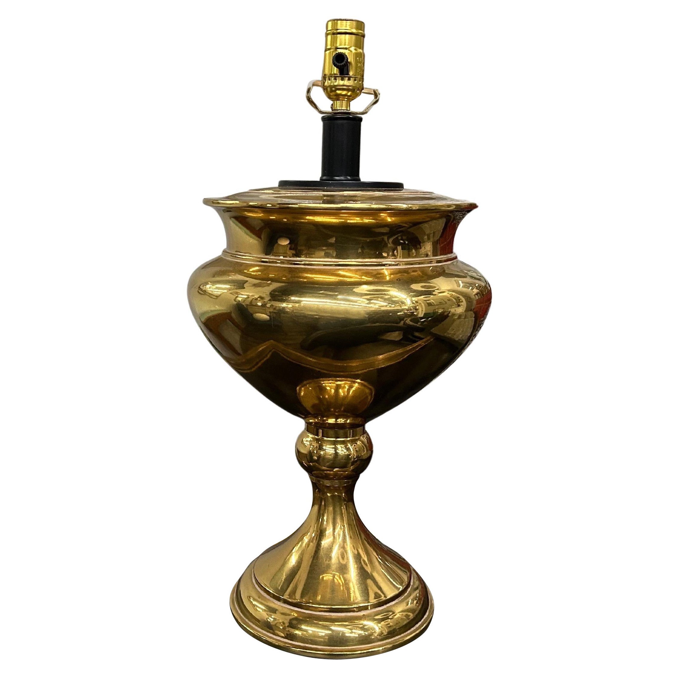 Urnenförmige Vintage-Lampe aus Messing