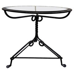 Mesa de centro antigua de hierro forjado con inserción de cristal