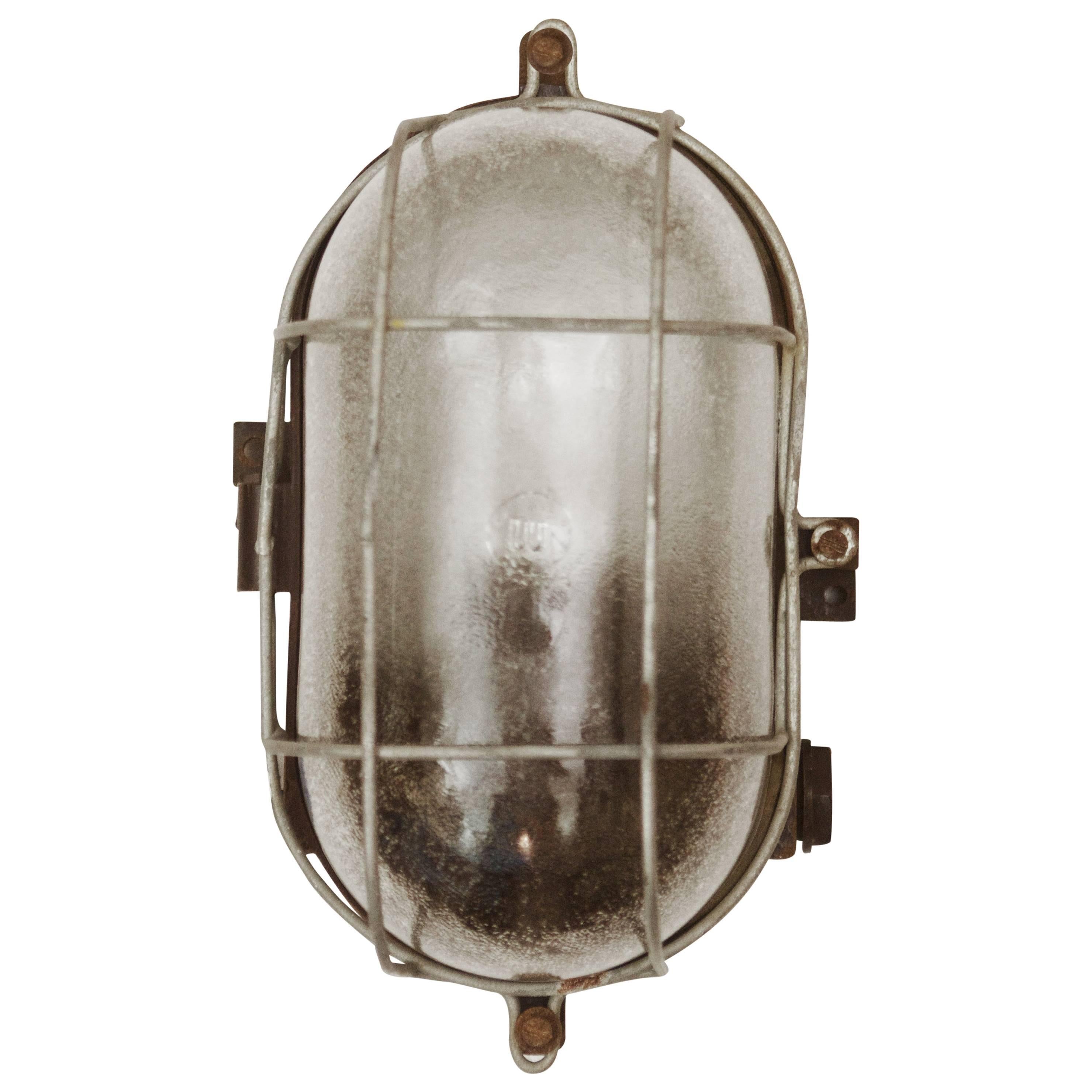 Lampe murale ou plafonnier industrielle en bakélite des années 1940 en vente