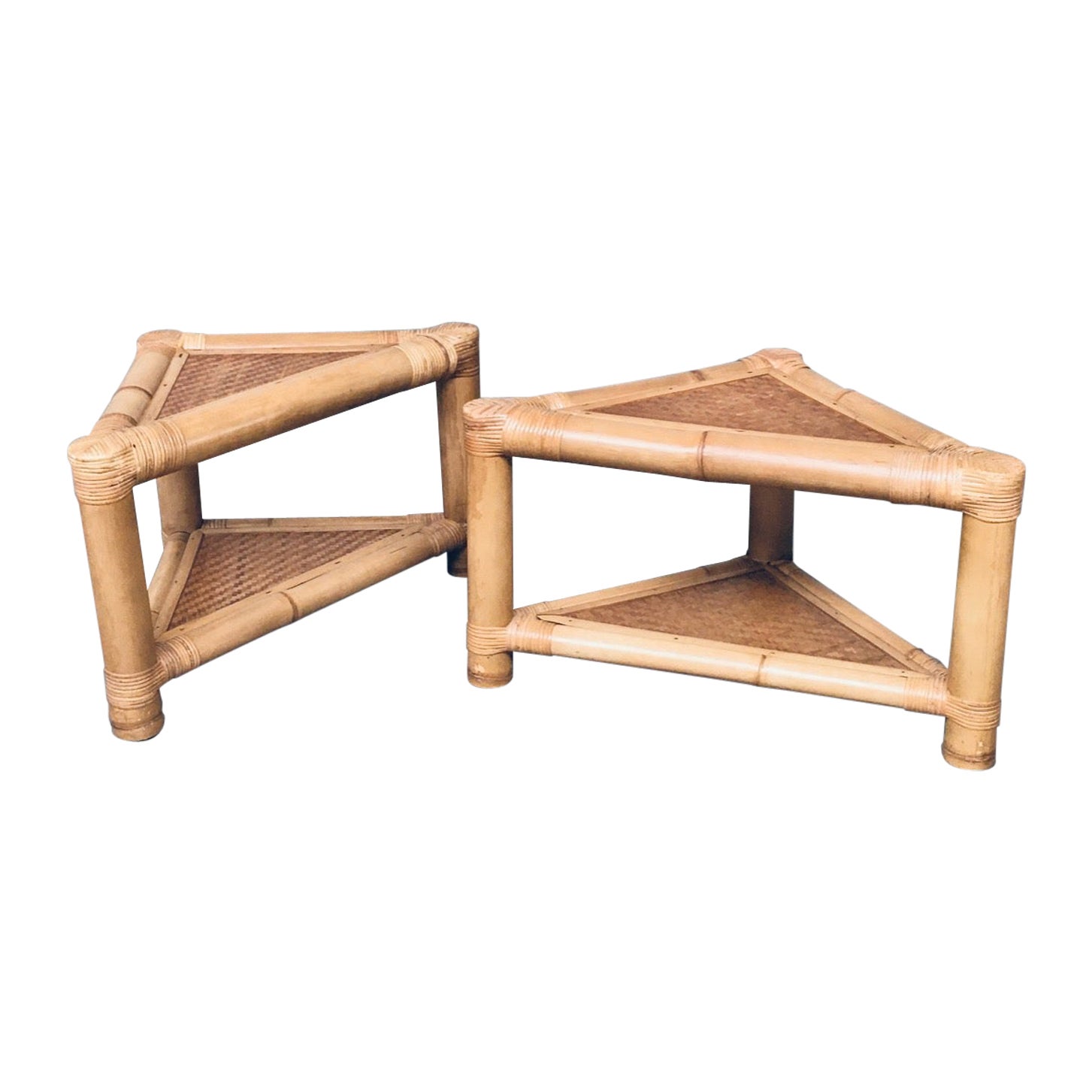 Ensemble de tables d'angle en bambou fabriquées à la main au design tropical en vente