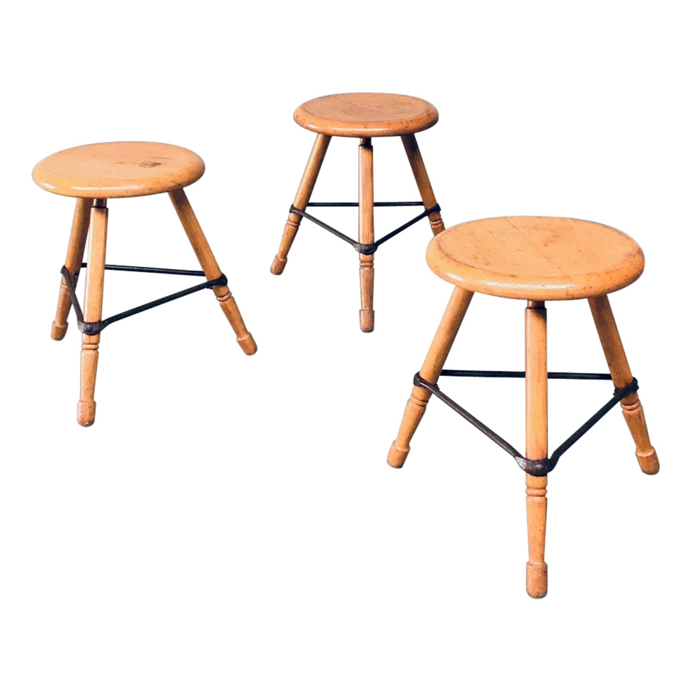 Juego de taburetes bajos con trípode de Industrial Design, Bélgica Años 50
