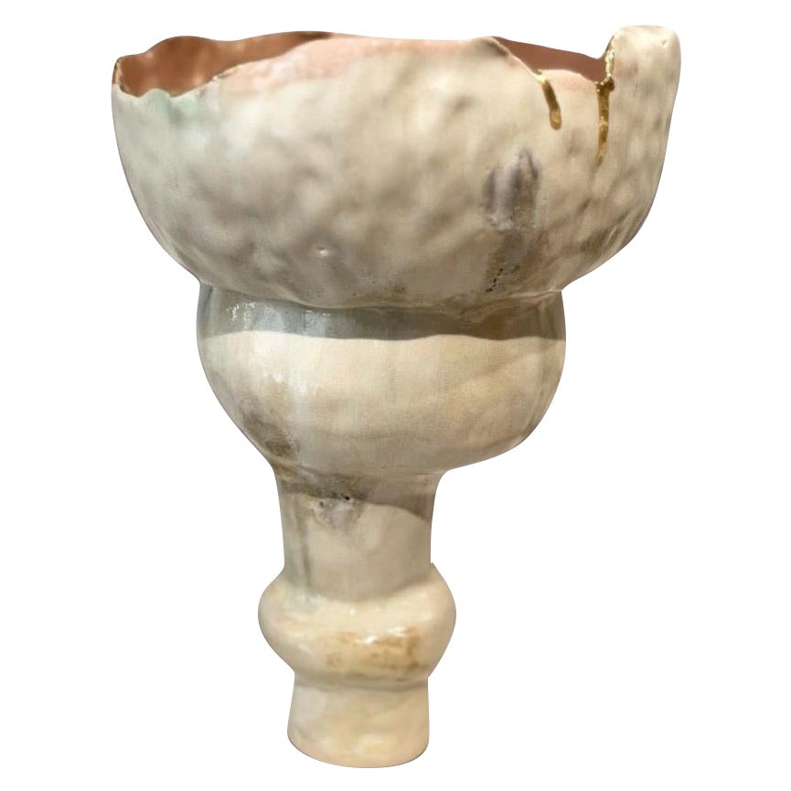 Vaso in beige e corallo costruito a mano in gres da Hania Jneid