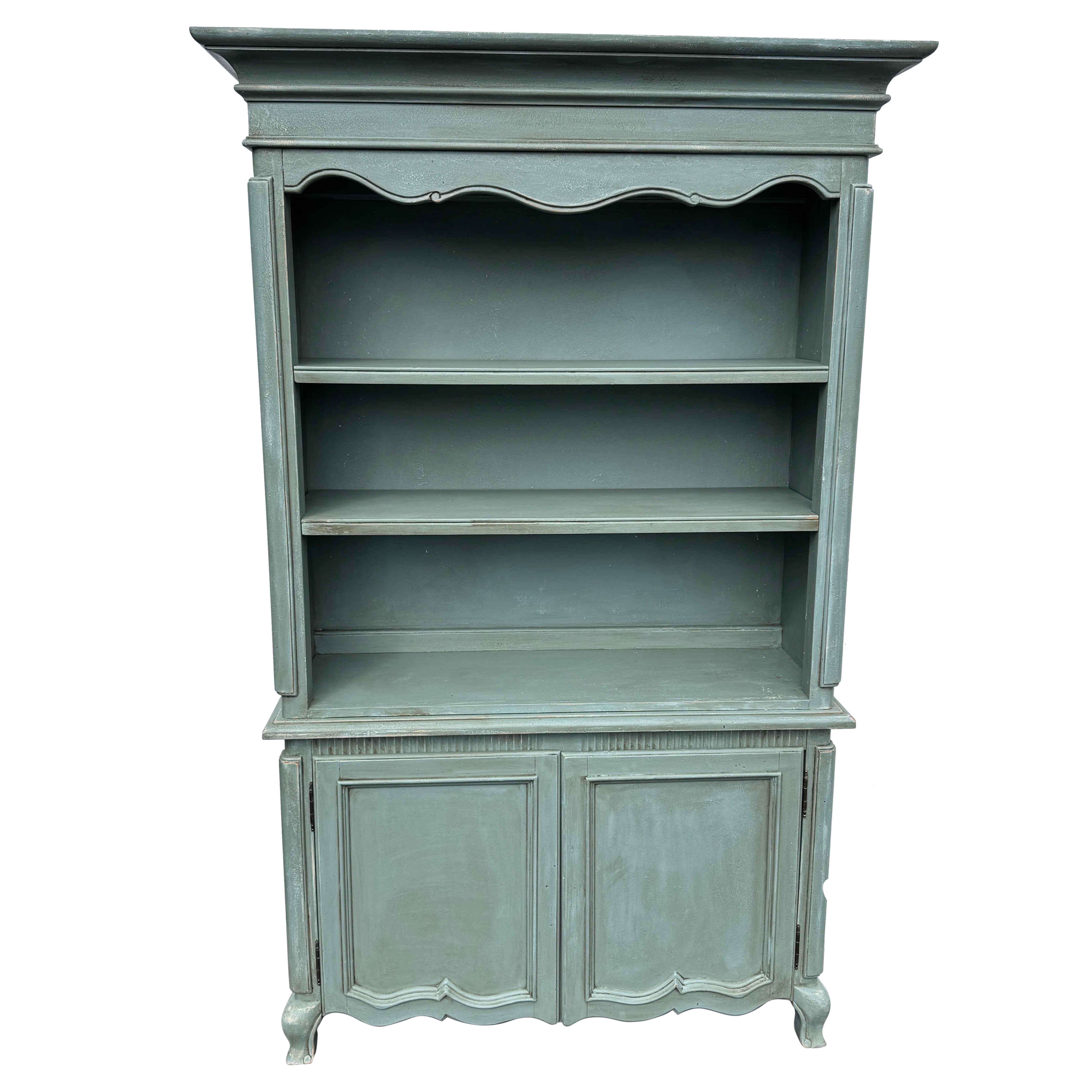 Meuble de rangement français deux pièces bleu peint à la main avec étagères