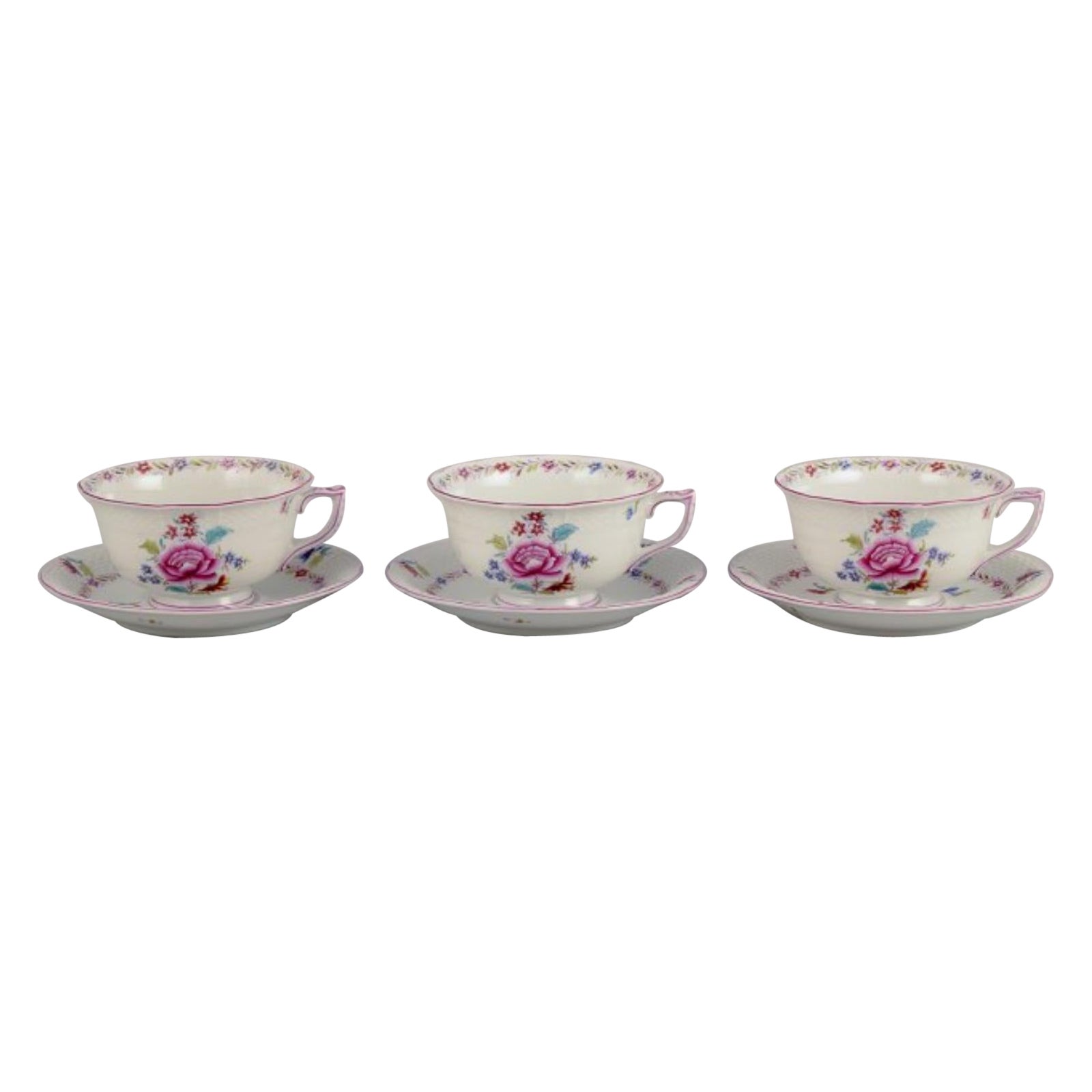 Herend, tres pares de tazas de té grandes de porcelana.