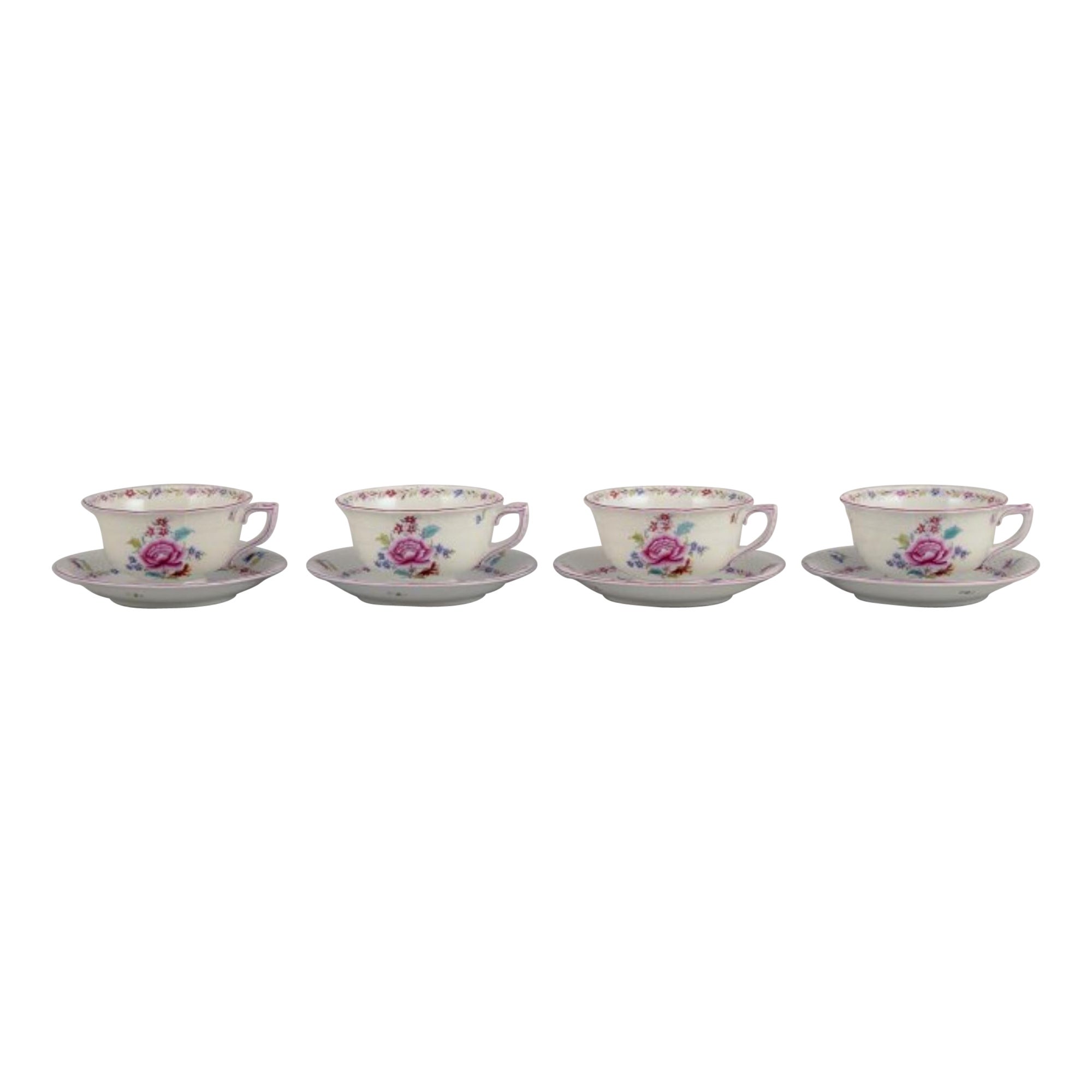 Herend, cuatro pares de tazas de té grandes de porcelana. Fechado en 1944