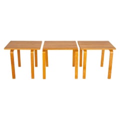 Set di tre tavolini impilabili di Alvar Aalto, anni '50