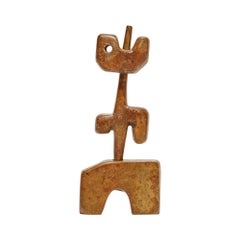 Scultura in bronzo "Hombre-Mujer" di Mathias Goeritz