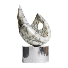 Sculpture en marbre organique de Victoria Blumberg
