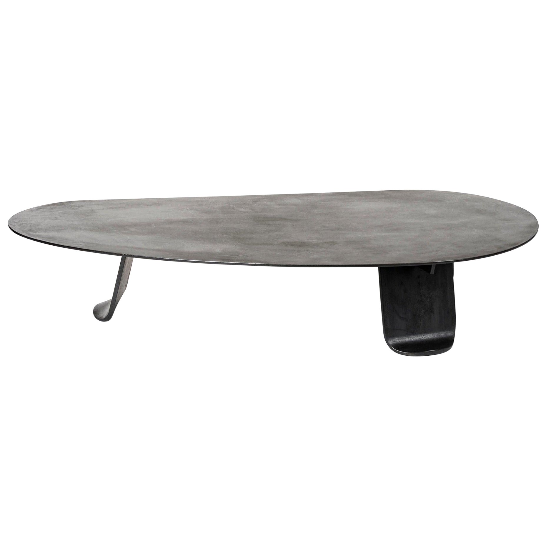 Table basse Chrysalis n° 1 en acier noirci avec finition en zinc, fabriquée sur commande