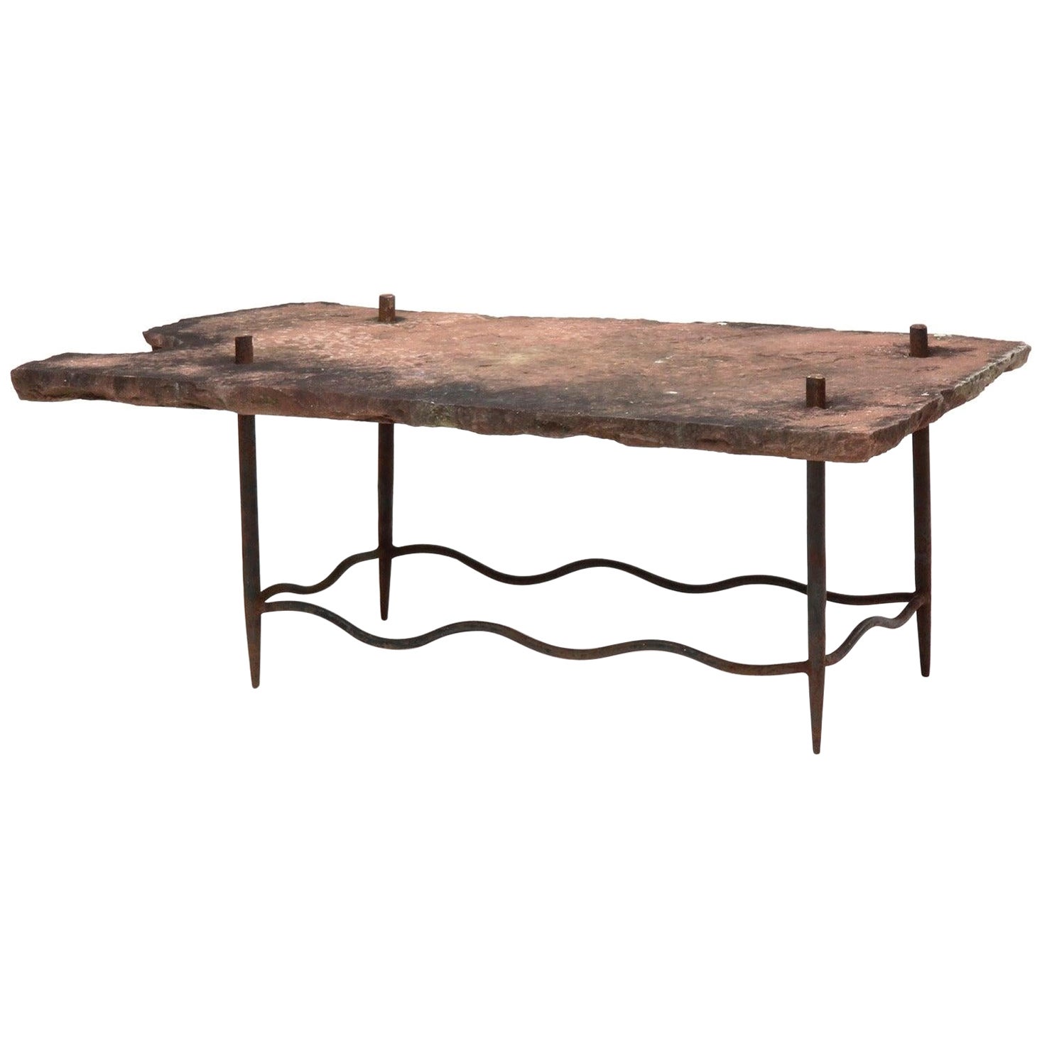 Table en pierre fabriquée par un artiste aux États-Unis