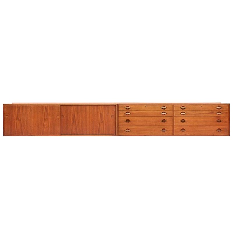 Armadi a muro in teak di Hans J. Wegner per Johannes Hansen, 1951