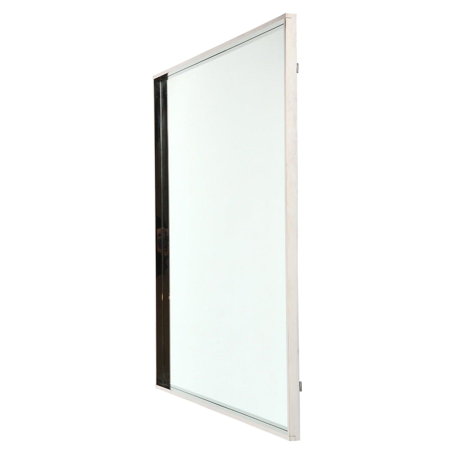 Minimal Mirror" aus vernickelter Bronze, auf Bestellung gefertigt