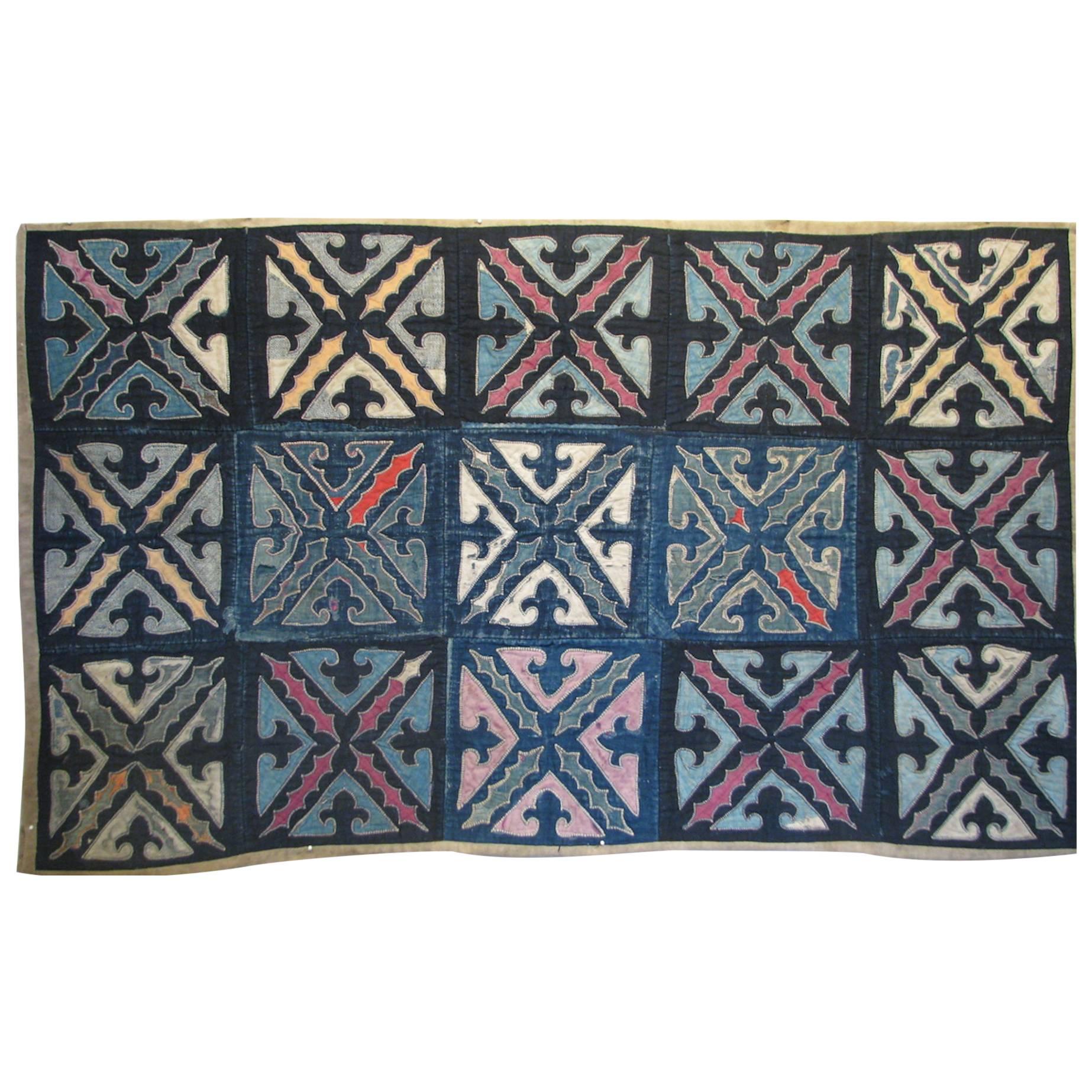 Mid-20th Century Chinese Patchwork Cover of Indigo Squares with Applique For Sale
