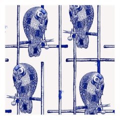 Papier peint graphique bleu et blanc inspiré des perroquets