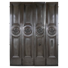 Puertas de entrada monumentales de bronce y caoba