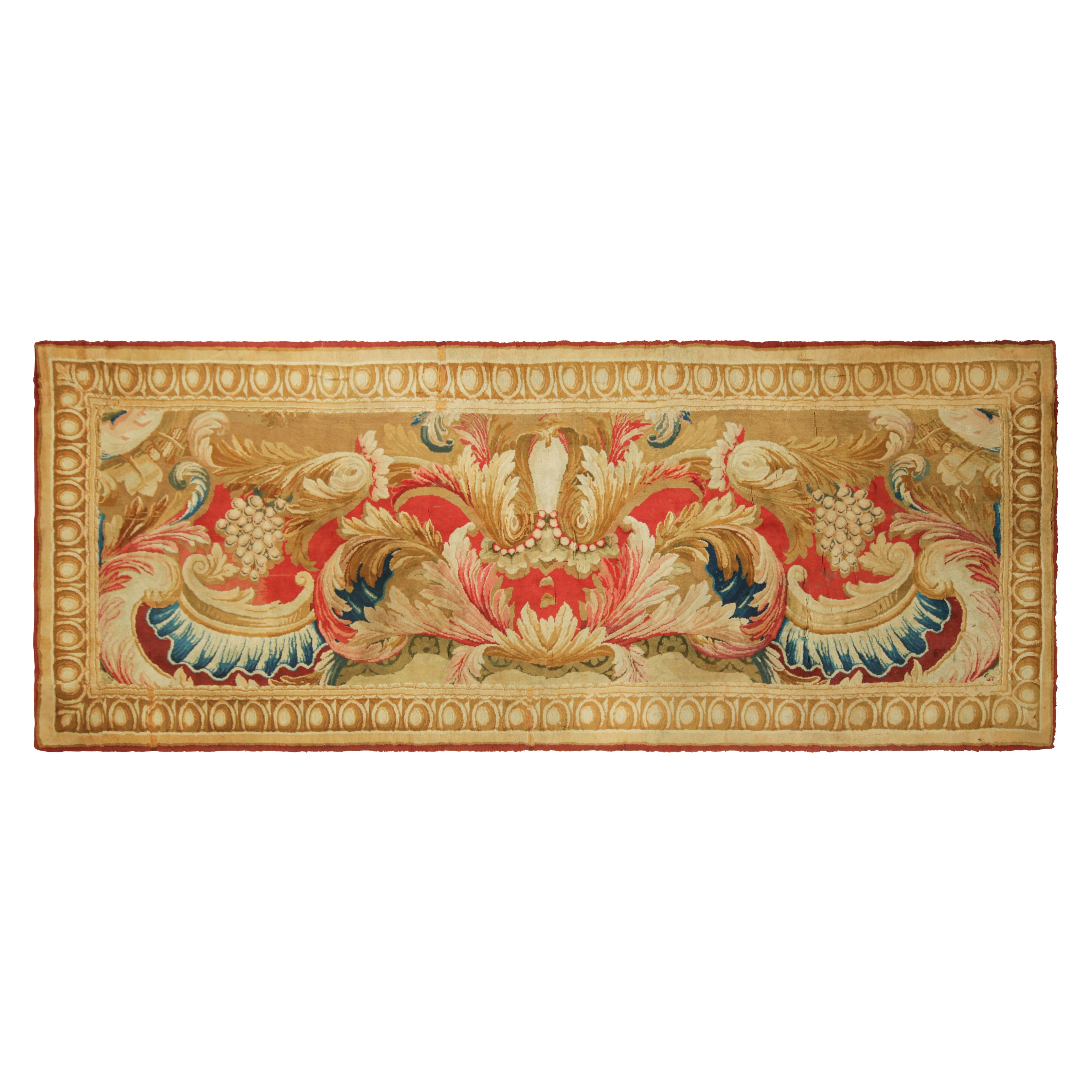 Alfombra francesa antigua de galería Savonnerie con motivos florales  Rug & Kilim en venta