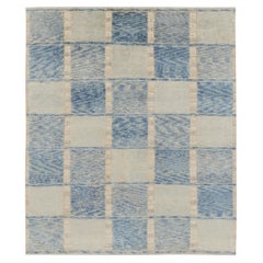 Alfombra de estilo escandinavo de Rug & Kilim en azul y crema con motivos geométricos
