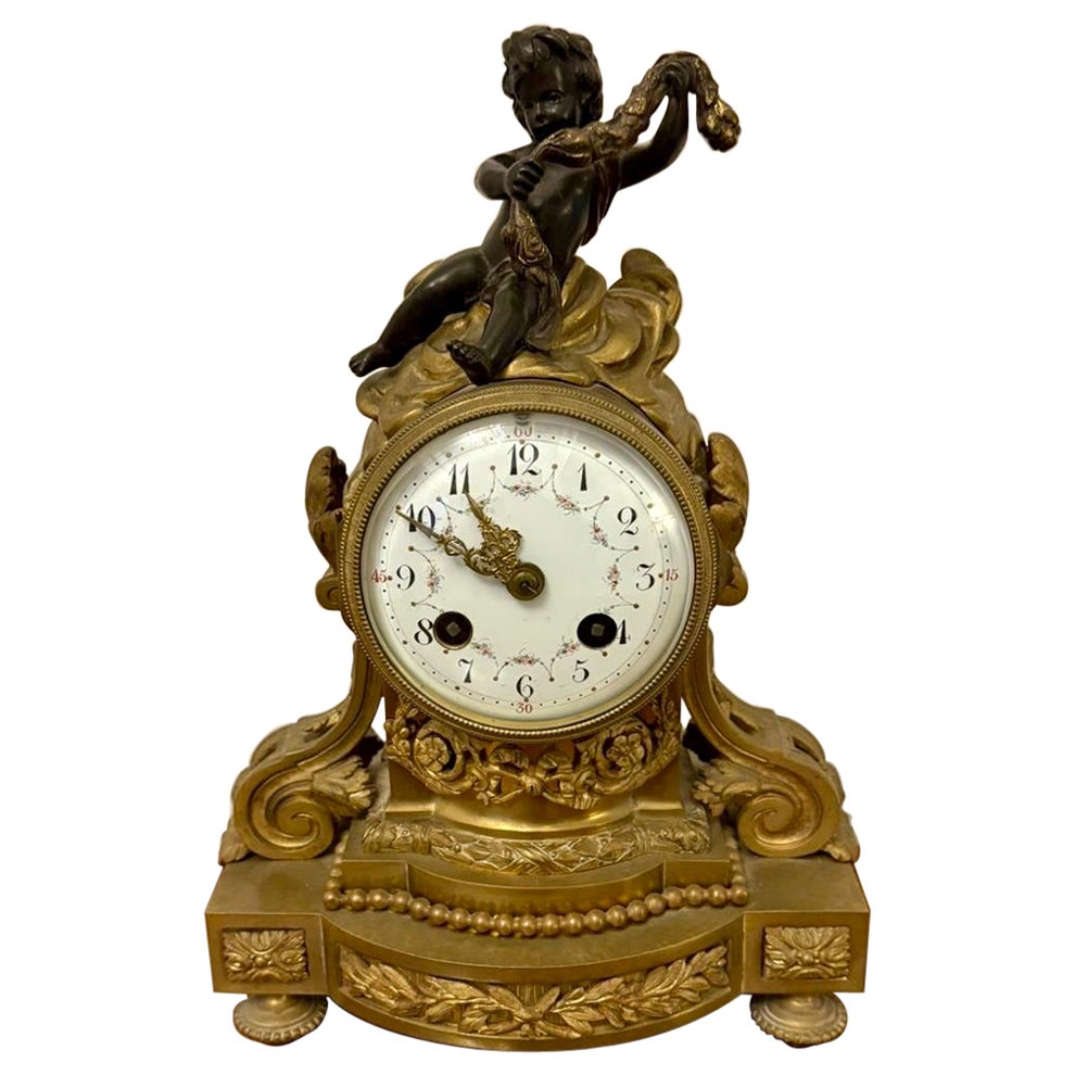 Pendule de cheminée victorienne française d'antiquités ornée en bronze et en bronze
