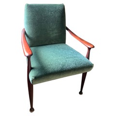 Silla moderna de mediados de siglo de mohair verde