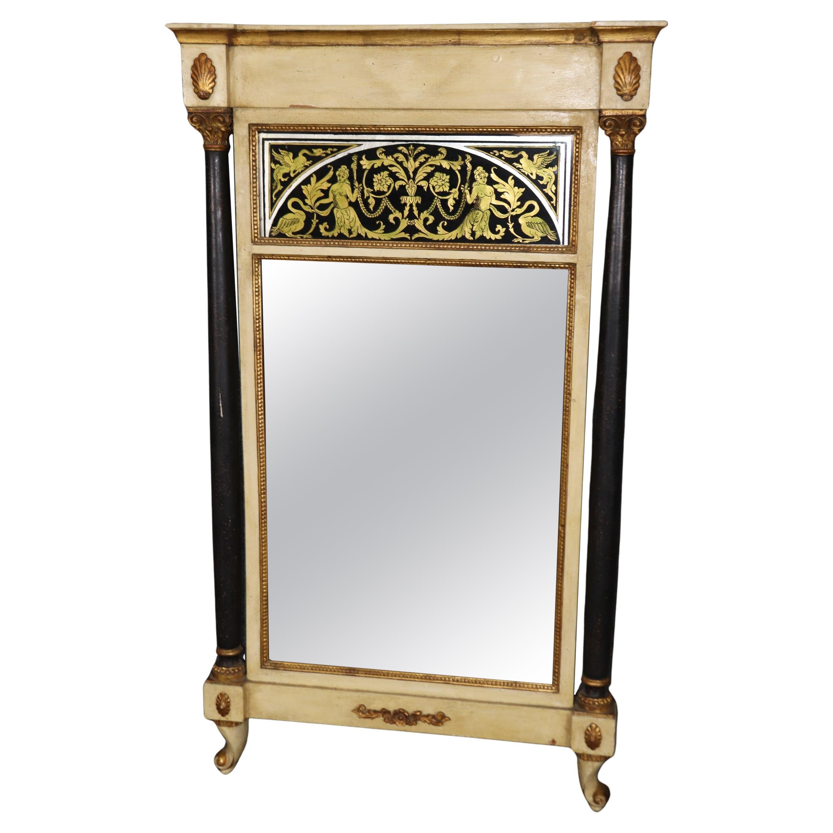 Miroir vénitien italien unique peint en crème et doré avec panneau figuratif églomisé en vente