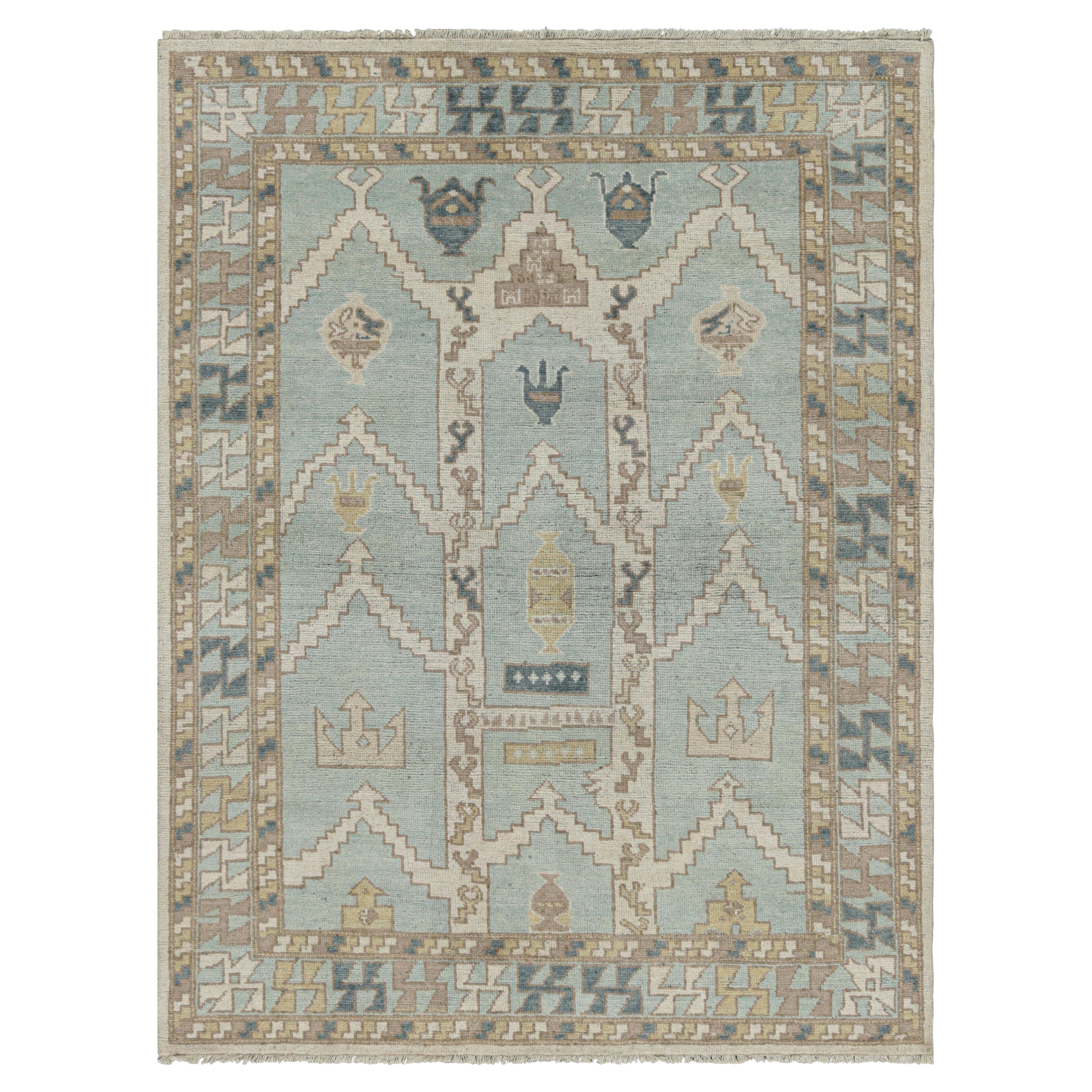 Alfombra estilo Konya de Rug & Kilim en azul claro con motivos geométricos en venta