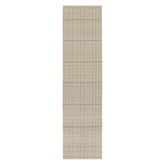 Rug & Kilim è un tappeto a righe beige, grigie e bianche in stile scandinavo.