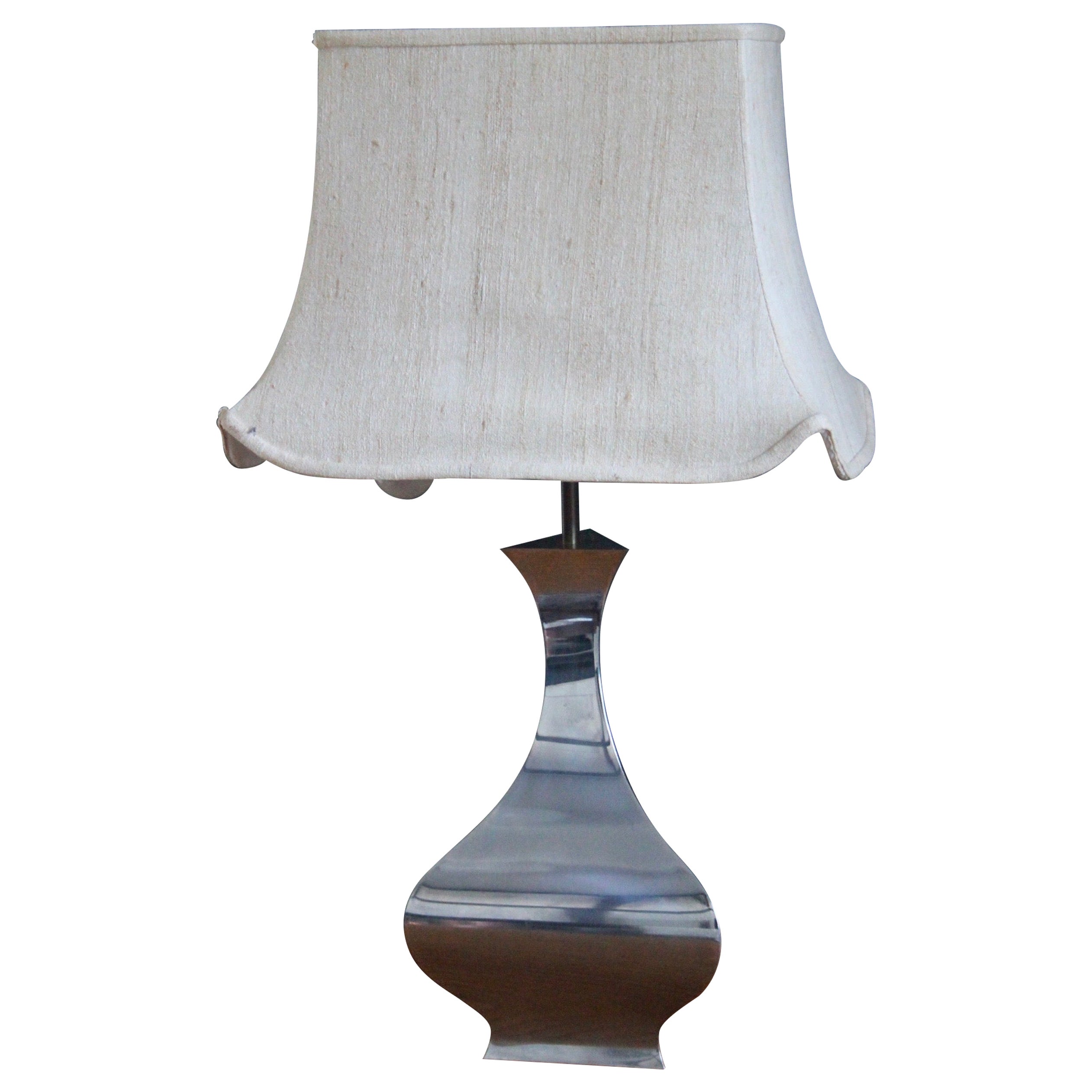 Lampada da tavolo in metallo